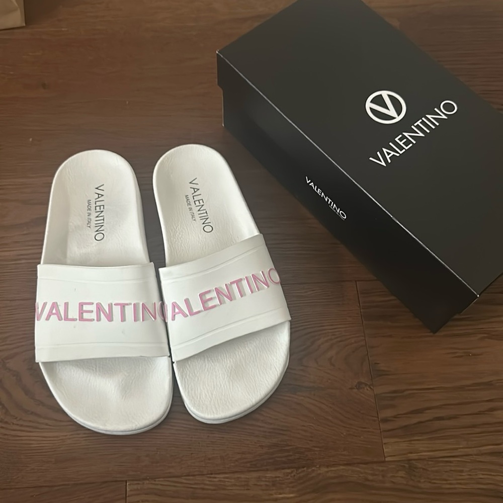 Valentino Slides